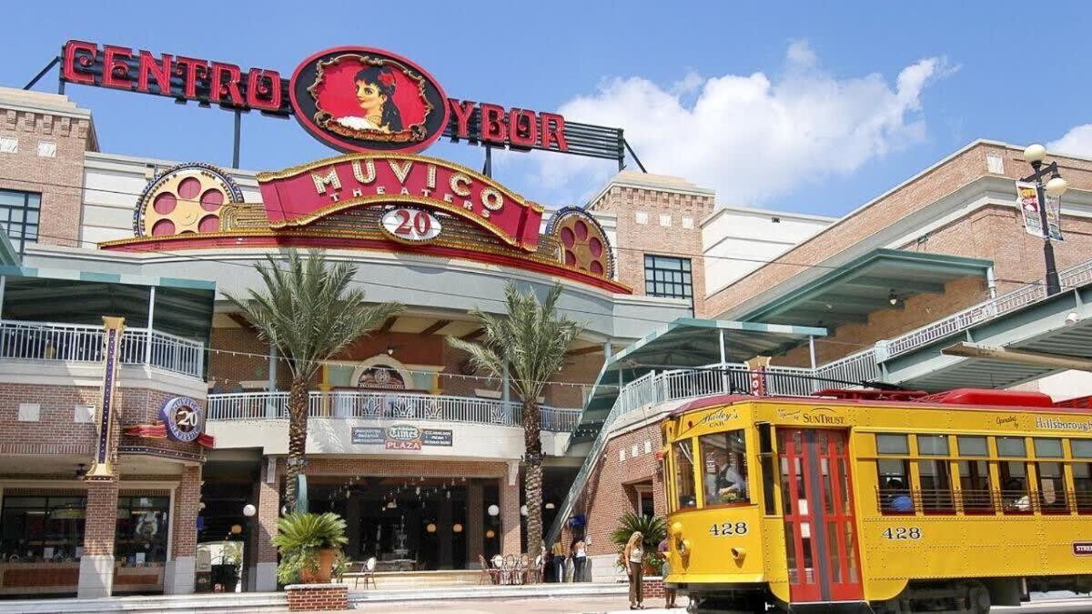 Budget Friendly Sleeps 8 Discounts Available Tampa Exterior photo