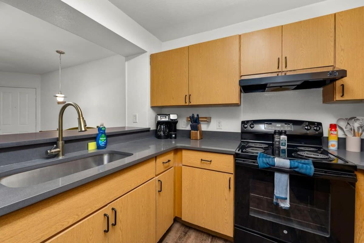 Budget Friendly Sleeps 8 Discounts Available Tampa Exterior photo