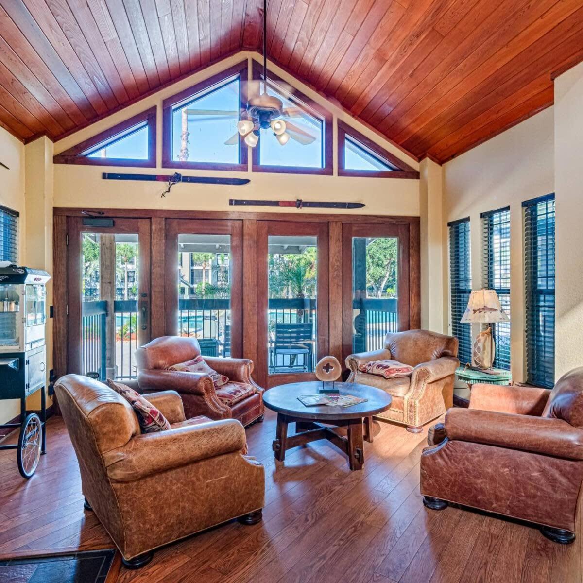 Budget Friendly Sleeps 8 Discounts Available Tampa Exterior photo