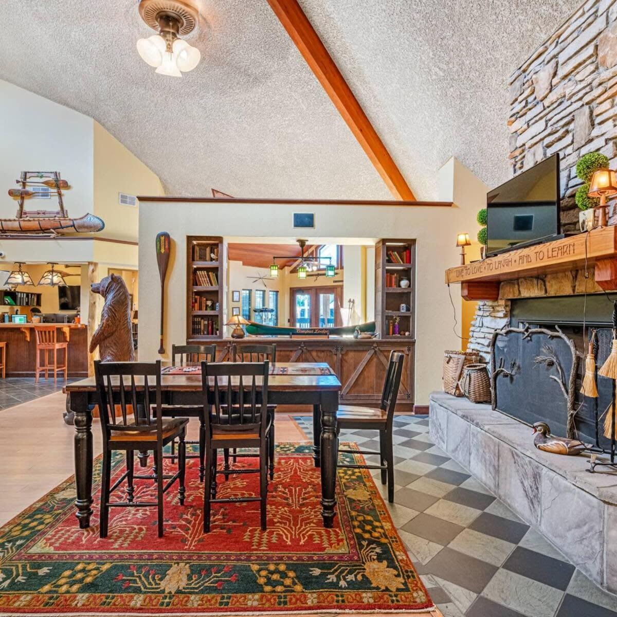Budget Friendly Sleeps 8 Discounts Available Tampa Exterior photo