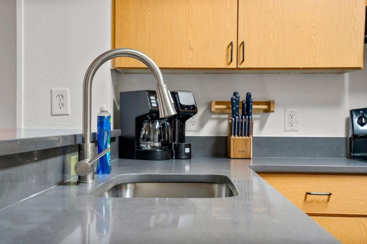 Budget Friendly Sleeps 8 Discounts Available Tampa Exterior photo
