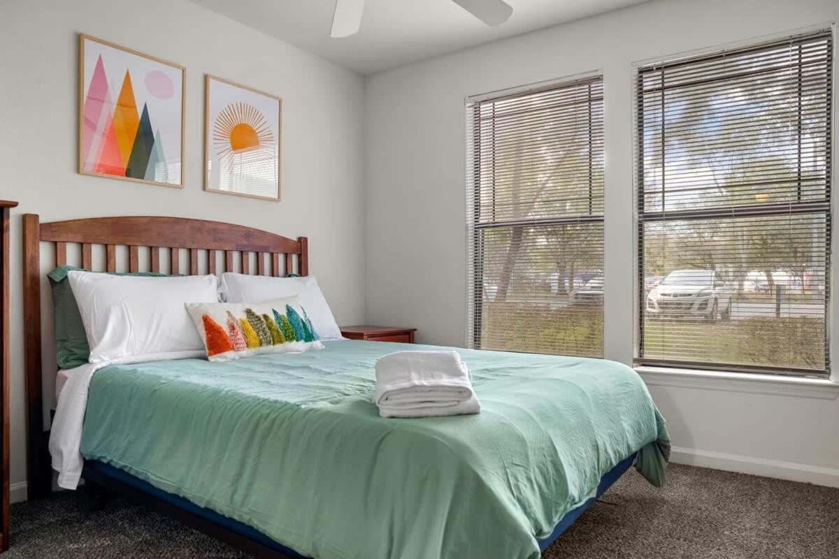 Budget Friendly Sleeps 8 Discounts Available Tampa Exterior photo